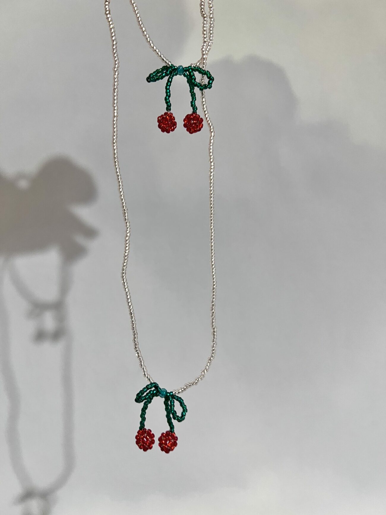Ensemble collier et bracelet nacré en perles cerise – Image 2